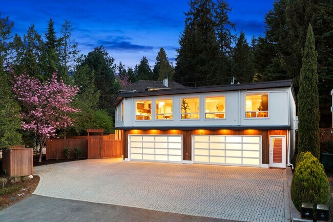 Building Photo - 9817 SE Shoreland Dr