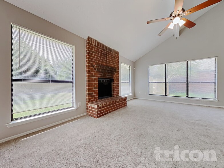 Building Photo - 820 Arbor Hill Dr