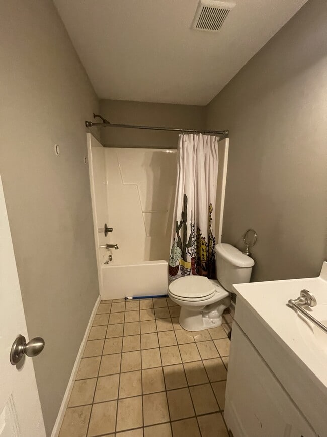 Building Photo - 653 Two Notch Rd