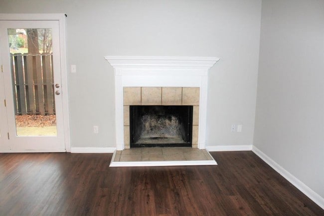 Building Photo - 309 Village Ln