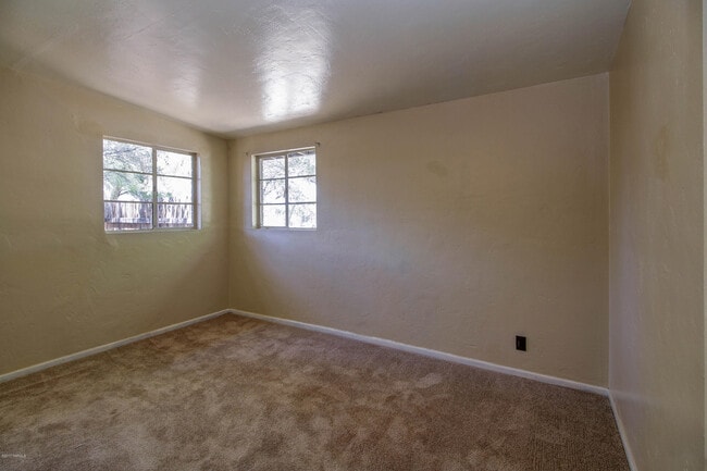 Building Photo - 812 S Eli Dr