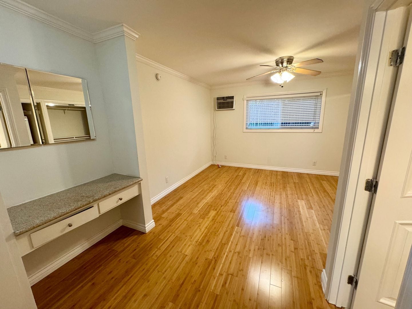 Building Photo - 10876 Palms Blvd