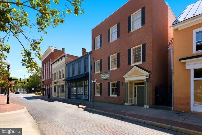 Building Photo - 25 E Boscawen St