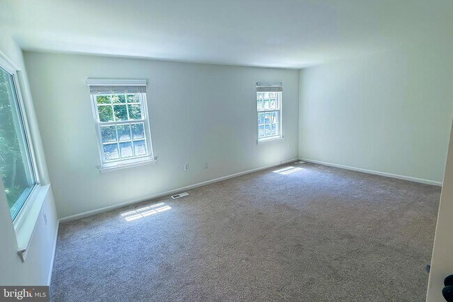 Building Photo - 10100 Walnut Wood Ct