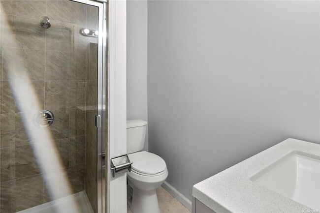 Building Photo - 675 S Long Beach Ave