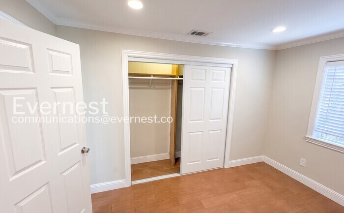 Building Photo - 1111 Madera Ave