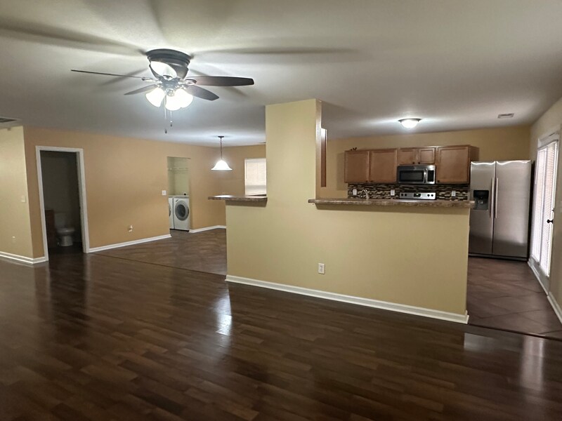 Building Photo - 136 Dormont Dr NE
