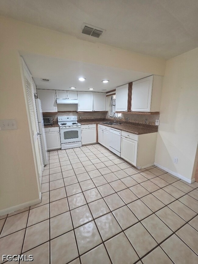 Building Photo - 202 Eaglesmere Dr