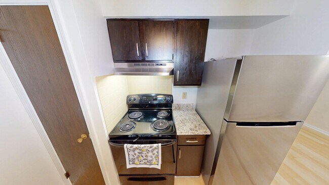 Building Photo - Excellent Location! Canfield, 2 Bedroom Re...