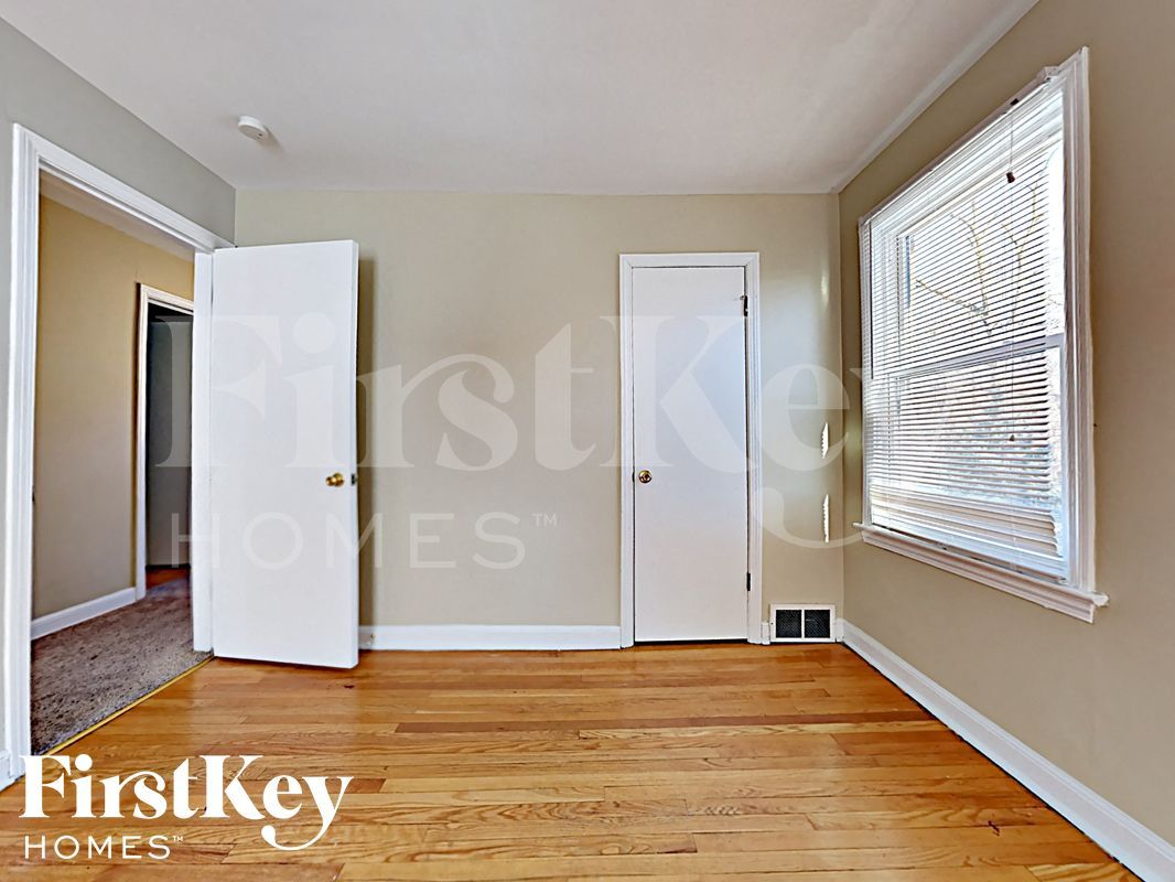 Building Photo - 1573 W 100th Pl