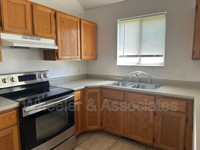 Building Photo - 1315 Brooke Ln