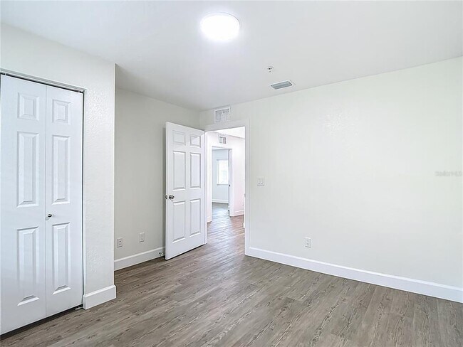 Building Photo - 326 S Grosse Ave