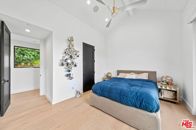 Building Photo - 3140 Coldwater Canyon Ave