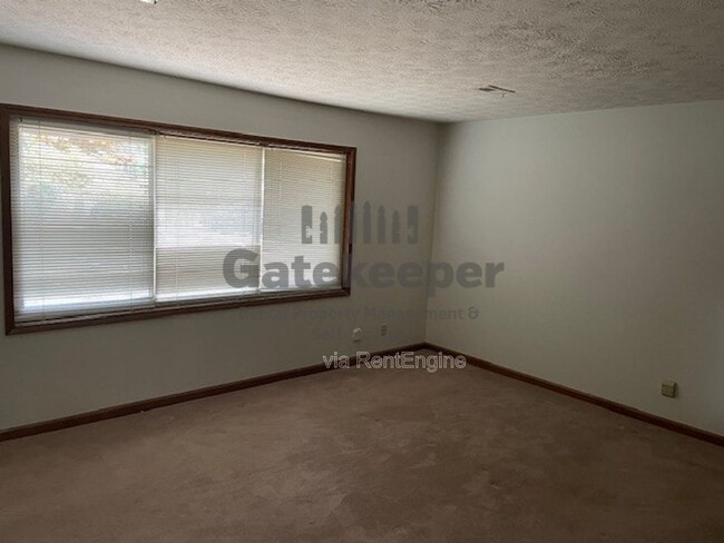 Building Photo - 100 Sandown Dr