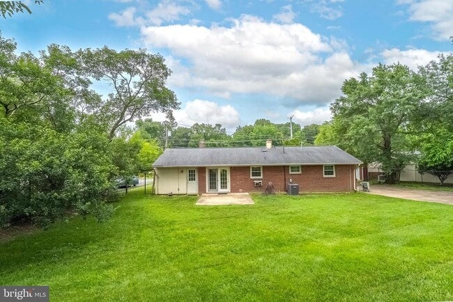 Building Photo - 5008 Treetop Ln