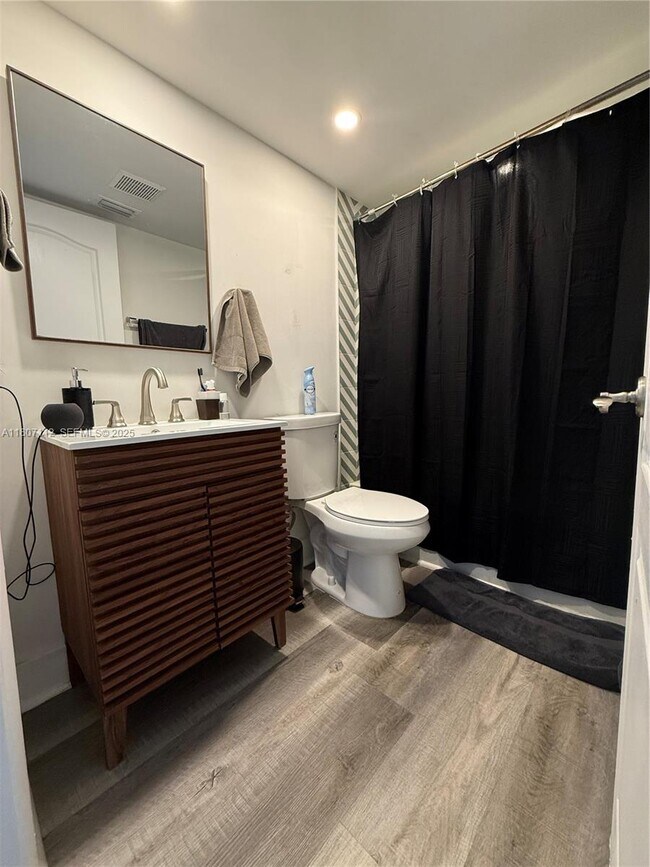 Building Photo - 2634 SE 21st Ct