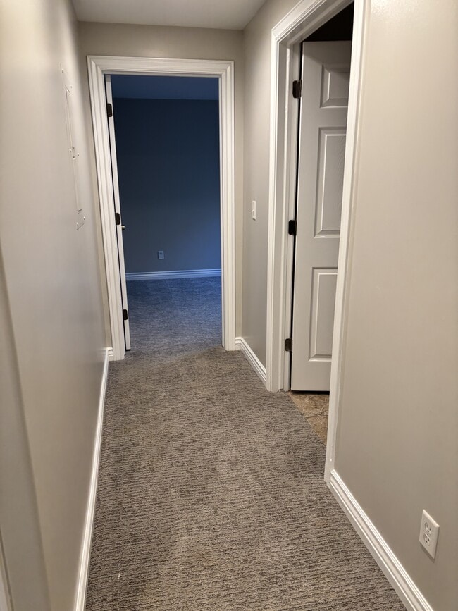 Building Photo - 405 W 375 N