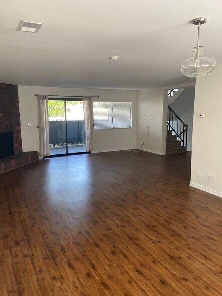 Building Photo - 2117 Carnegie Ln