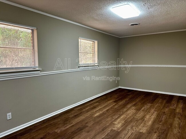 Building Photo - 1009 Rosedale Dr