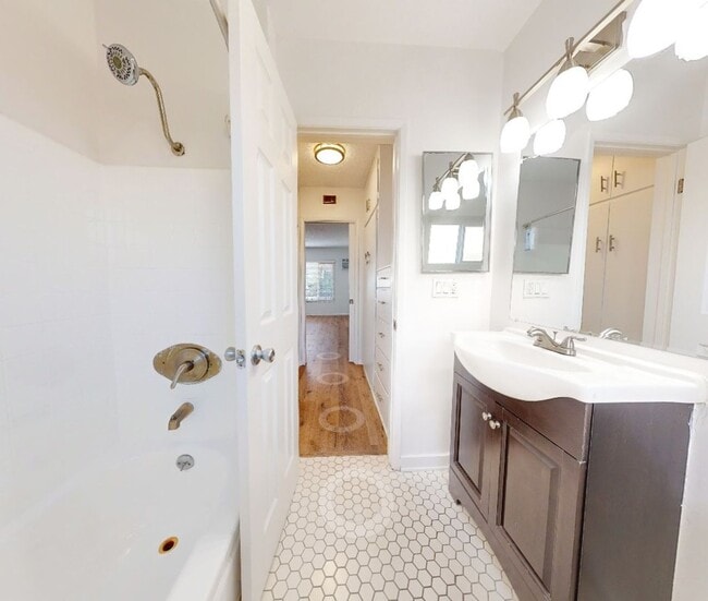 Interior Photo - 351 S. Manhattan Pl