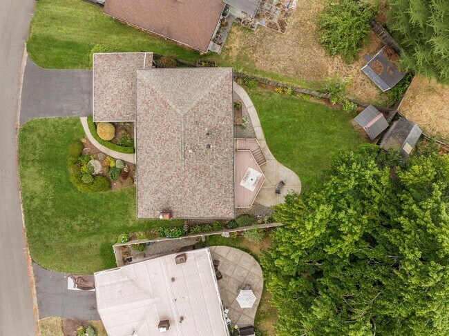 Building Photo - 5bd/3.5ba Bellevue Home