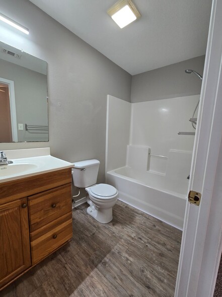 Building Photo - 15127 Deer Creek Dr