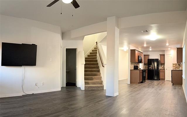 Building Photo - 1104 Rainer Dr