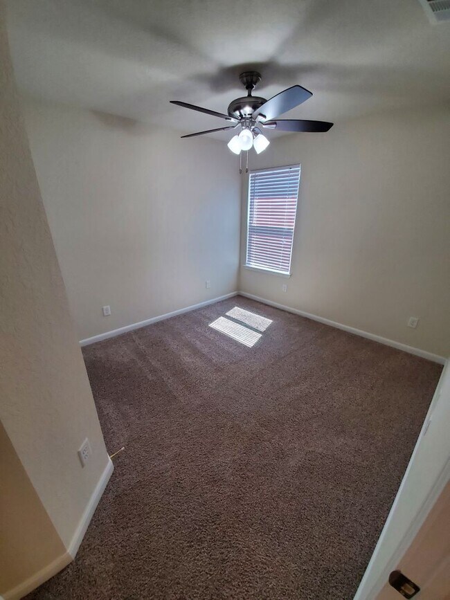 Building Photo - 3/2 Home with Open Floor Plan in Bryan