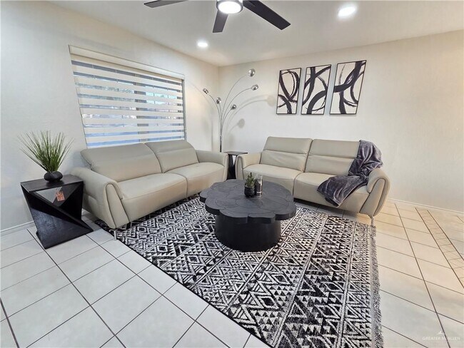 Building Photo - 15 Ashley Pl