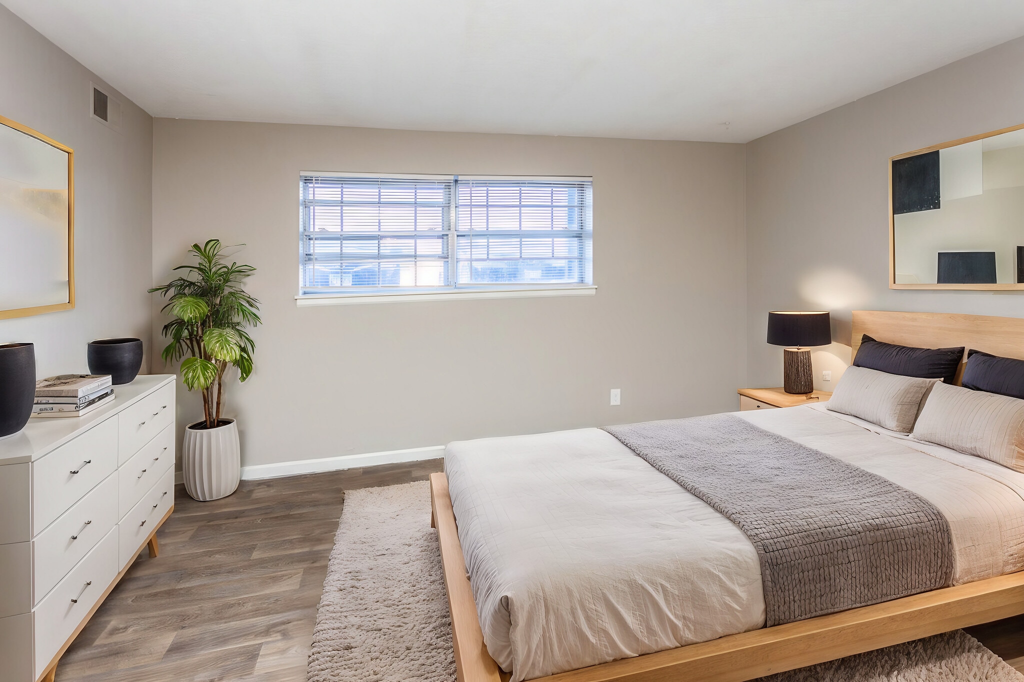 Building Photo - The Avenues at East Moline