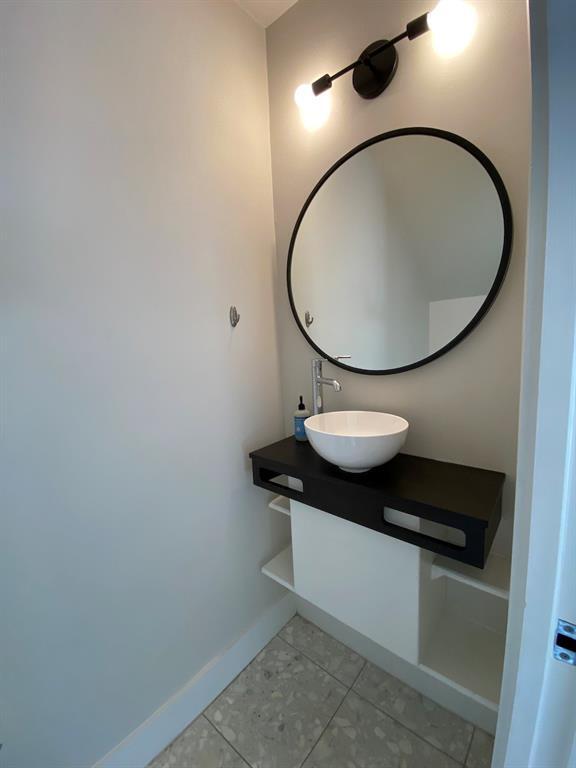 Building Photo - 1903 E 8th St