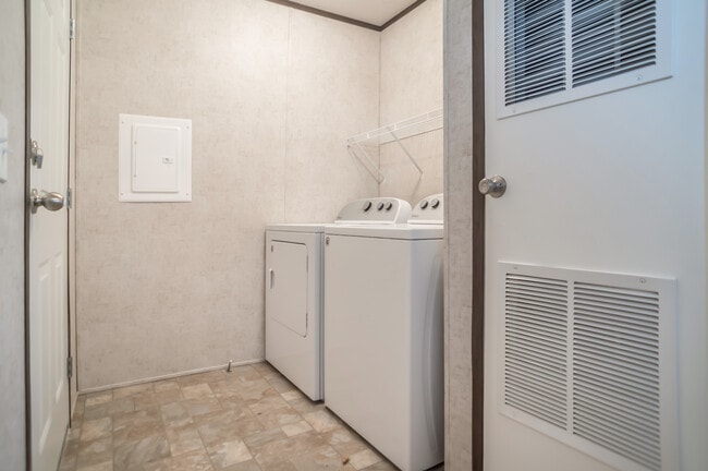 Building Photo - 2458 E Birch Dr