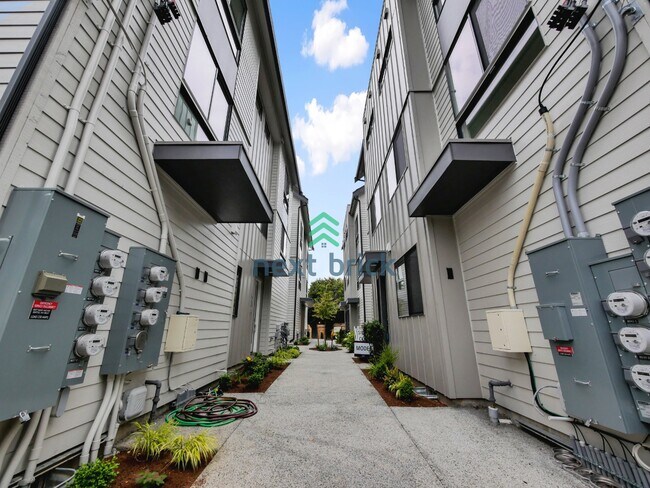 Building Photo - Stunning 2023-Built Crown Hill Townhome | 3 Bed | 2 Bath | Modern Finishes & Prime Seattle Location