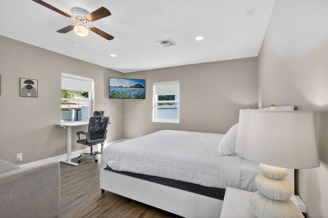 Building Photo - 823 Avenida Hermosa