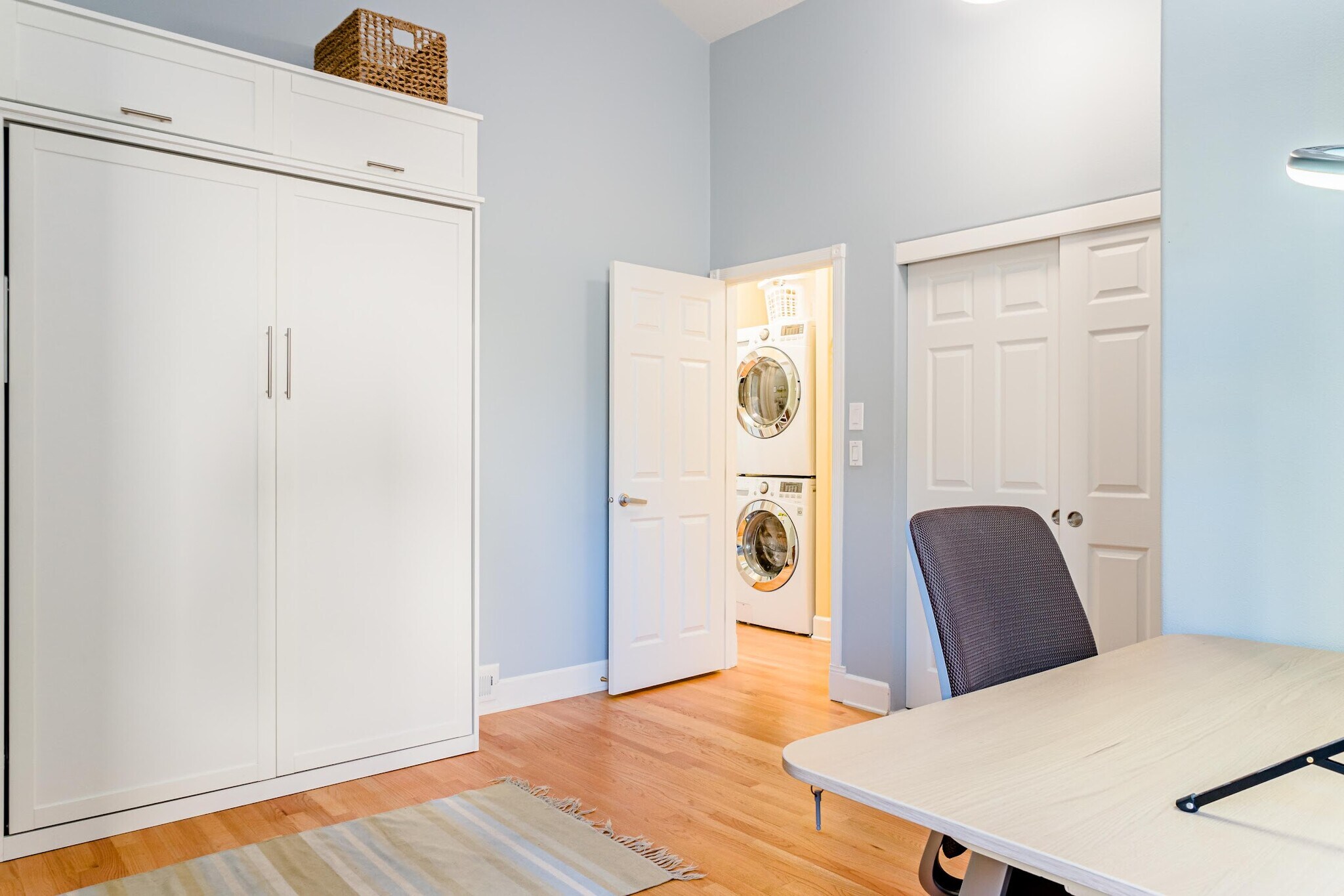 Building Photo - 2565 NW Thurman St