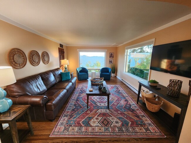 Building Photo - Furnished 1 BDRM/ 1 BA Lakeview Duplex in Polson, MT.