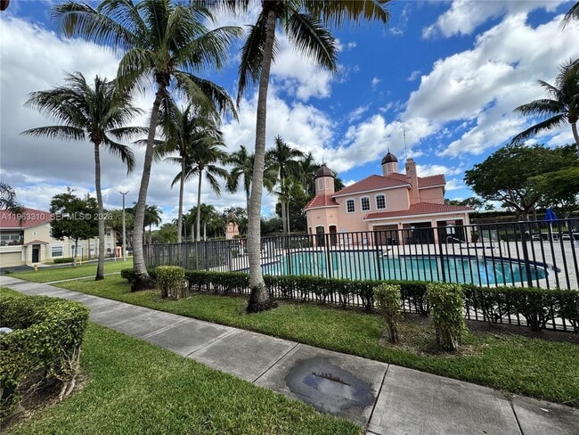 Building Photo - 2404 Belmont Ln