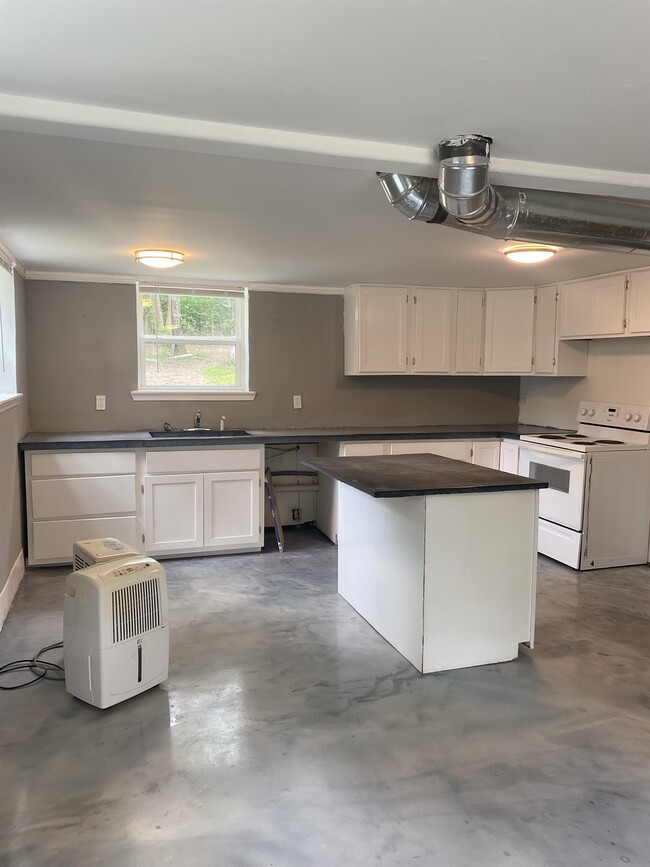 Building Photo - 14311 Veterans Memorial Hwy