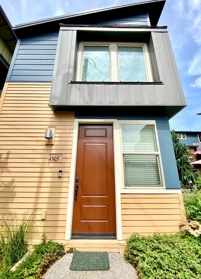 Welcome home - 4305 SE Division St