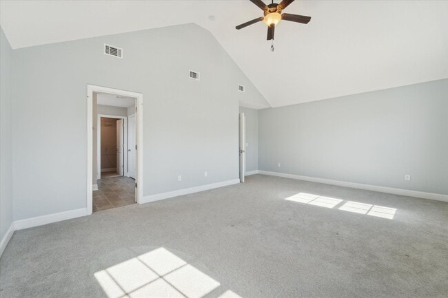 Building Photo - MOVE-IN READY! (Pet Friendly)