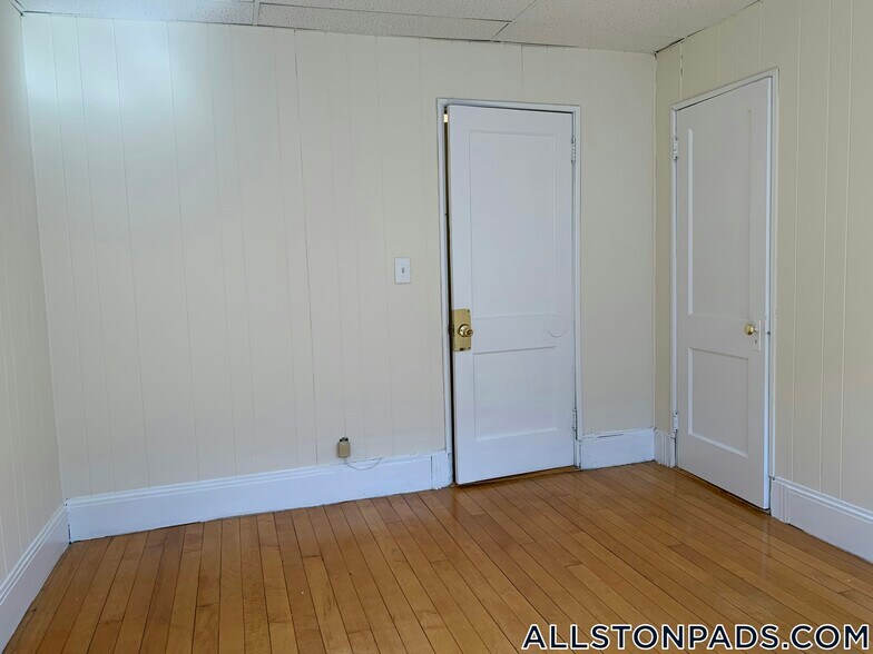 Building Photo - 439 Cambridge St
