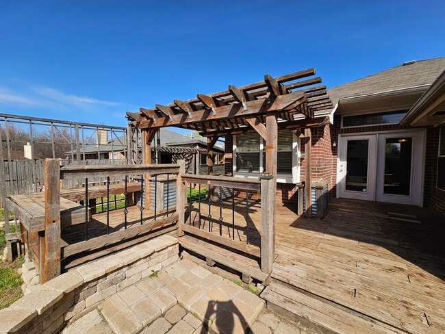 Building Photo - (3) Bed/(2) Bath in SE Norman! Pets Negotiable!