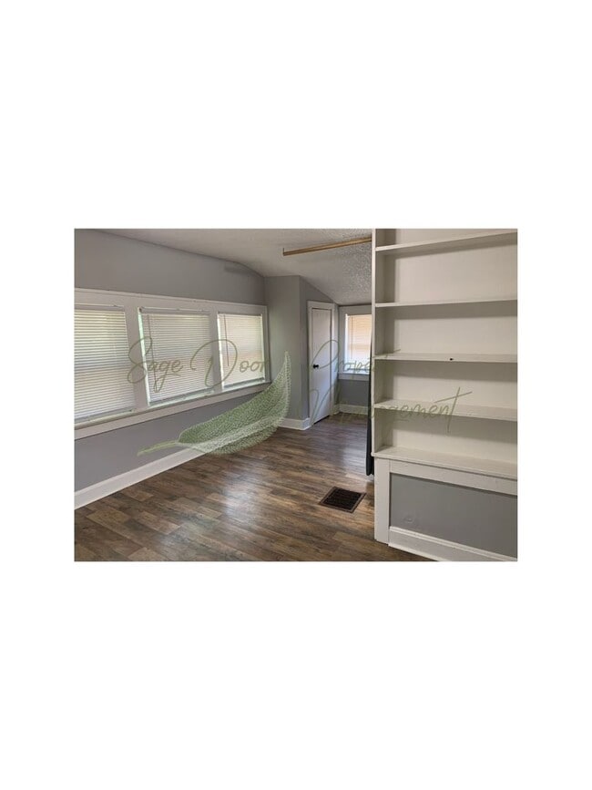 Building Photo - 1 FREE MONTH OF RENT!!!