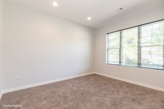 Building Photo - 8917 Grant Ave