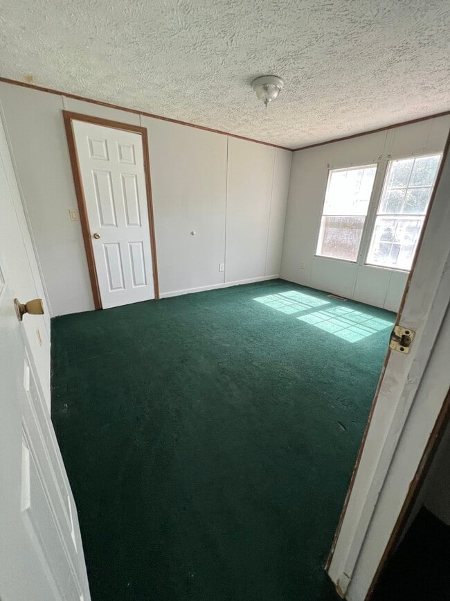 Building Photo - 15 Bark Dr