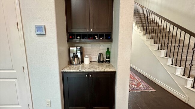 Building Photo - 27 Jonquil Pl