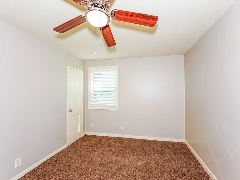Building Photo - 700 Robison Dr