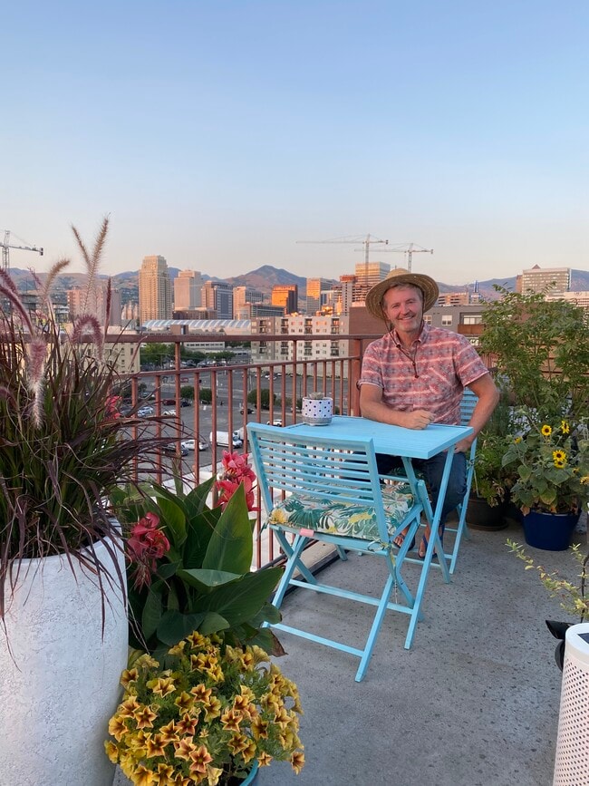 Building Photo - 360 Broadway