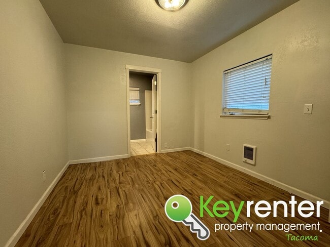 Building Photo - Captivating Multi-level 4Bed/2Bath Tacoma ...