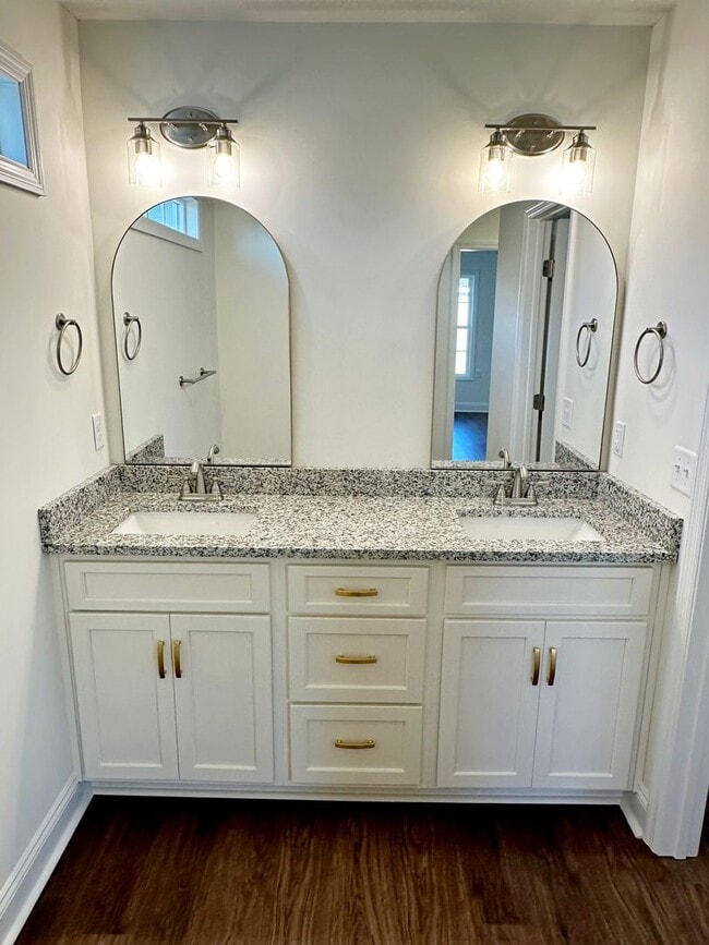 Building Photo - Stunning 4-Bedroom Home with Open Floor Plan & Fenced Backyard!